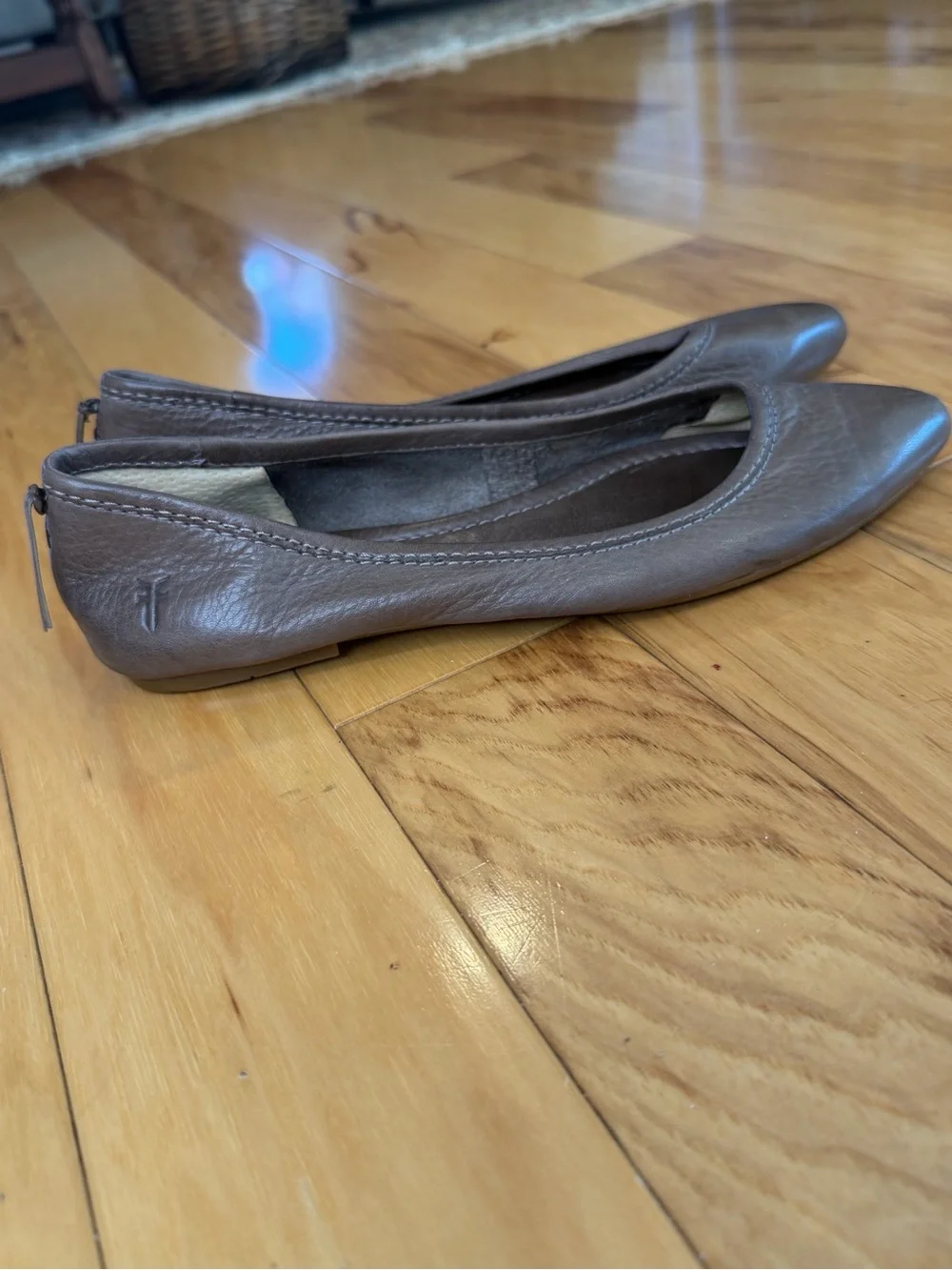 FRYE Regina Grey Leather Pointed Toe Ballet Flats Whipstitch Back Heel Tie 7.5